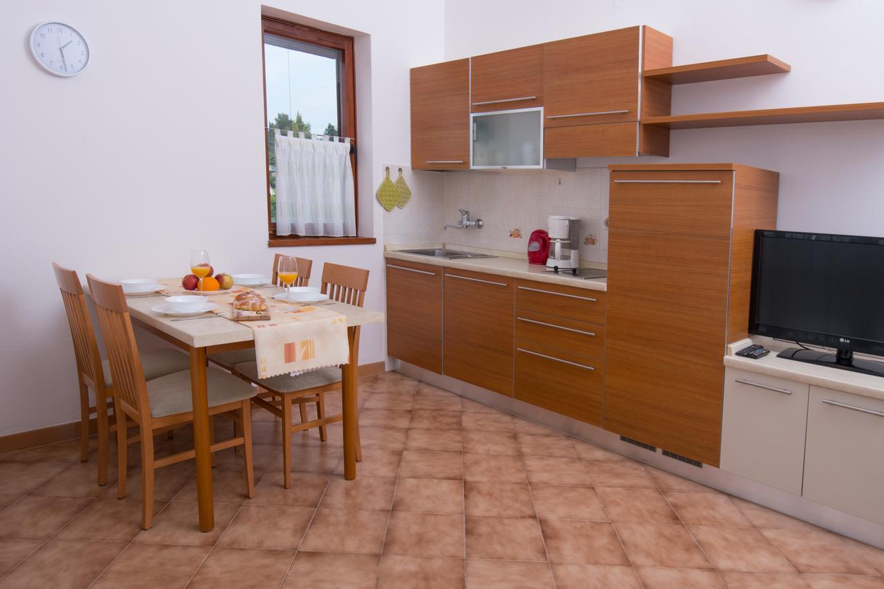 Apartmani Mira Premantura Exterior foto